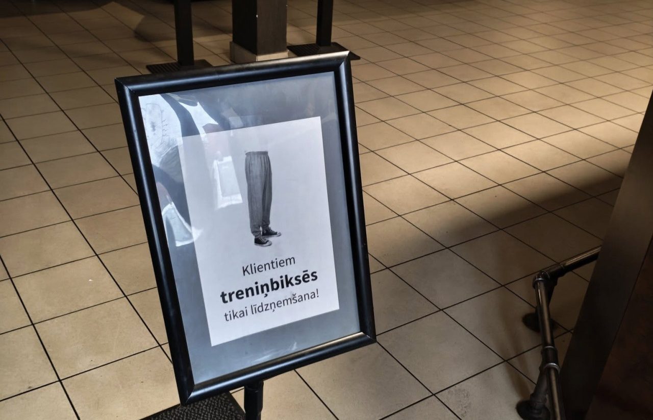 Клуб в Елгаве ограничил посетителей в спортивных штанах и получил резкую реакцию (+опрос)