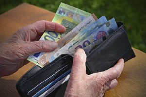 По пакомату в каждый двор: сеть автономных пакоматов обещает упростить жизнь жителям Латвии