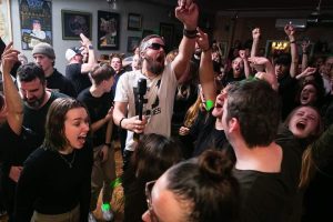 Скользкие дороги по всей стране - ожидается снегопад и ледяной дождь