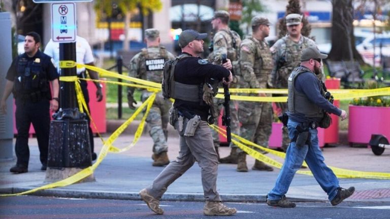 Стрельба возле Белого дома: тяжело ранены двое нацгвардейцев, нападавший задержан