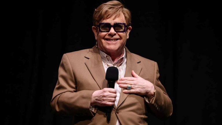 Элтон Джон признался в полной потере зрения на один глаз