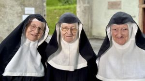 НЛО? В Италии во второй раз появилось загадочное красное кольцо в небе