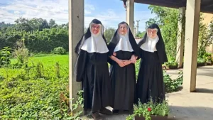 НЛО? В Италии во второй раз появилось загадочное красное кольцо в небе