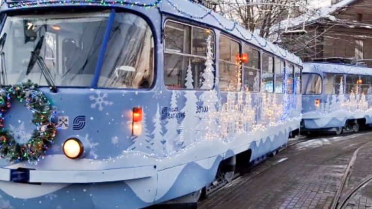 Ho-ho-ho! С воскресенья в Риге начинает курсировать рождественский трамвай