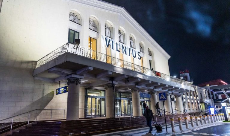 Вильнюсский аэропорт снова временно закрыт - очередной налёт воздушных шаров из Беларуси