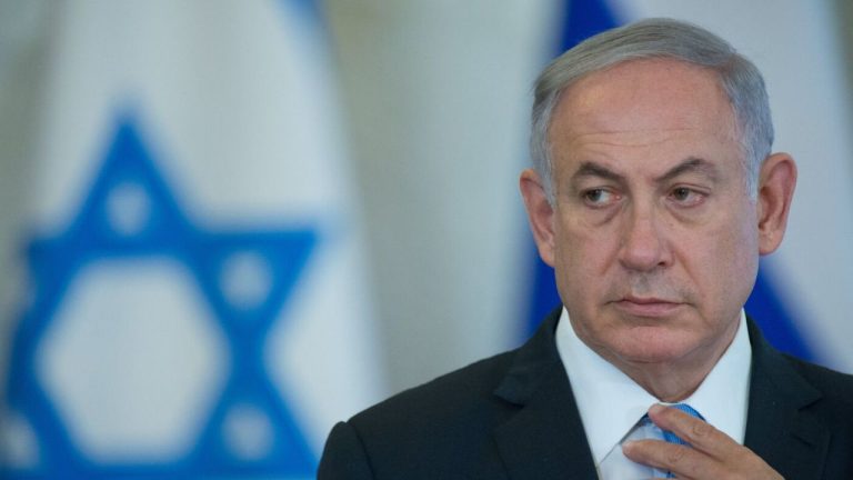 Нетаньяху попросил президента Израиля помиловать его по делу о коррупции