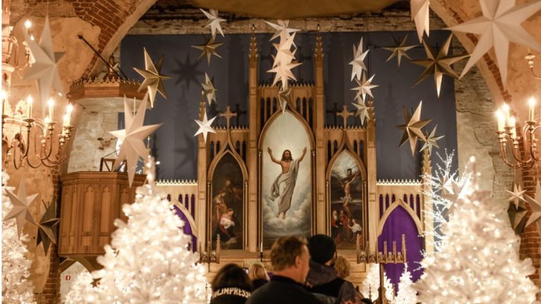 Парад гномов, рождественский сад, большая лотерея: программа Первого Адвента в Риге