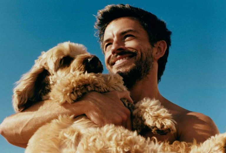 Джонатан Бейли признан самым сексуальным мужчиной 2025 года - версия журнала People