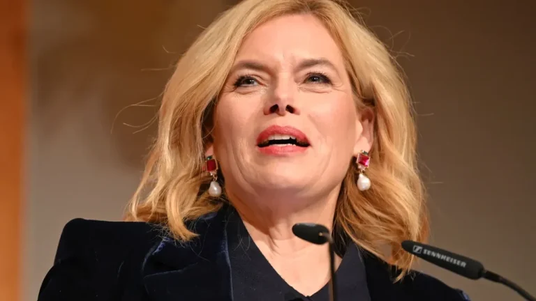 Глава Бундестага требует запретить проституцию в Германии