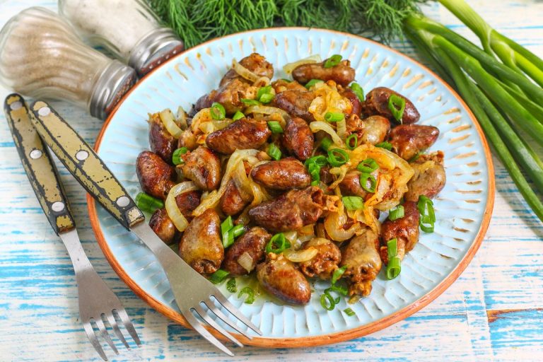 Дешево, быстро и богато белком ! Готовим куриные желудки, сердца и печень