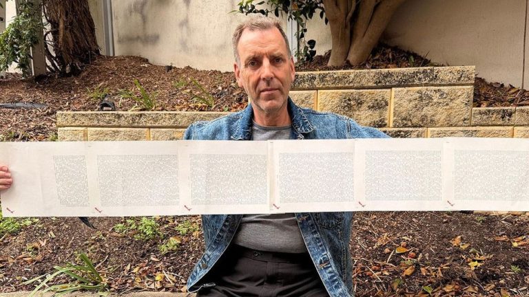 Самое длинное имя в мире состоит из 2253 слов: понадобился час, чтобы его зачитать (видео)