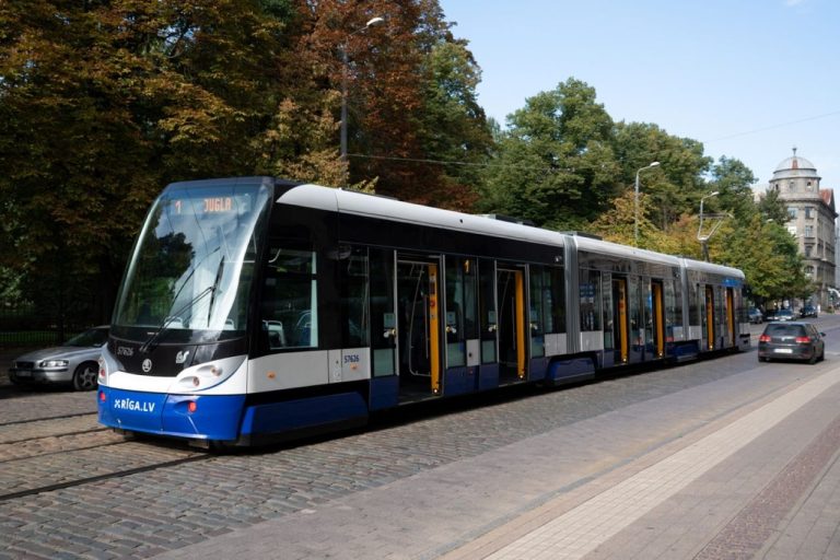 8 ноября - рабочая суббота: график работы транспорта и парковок в Риге
