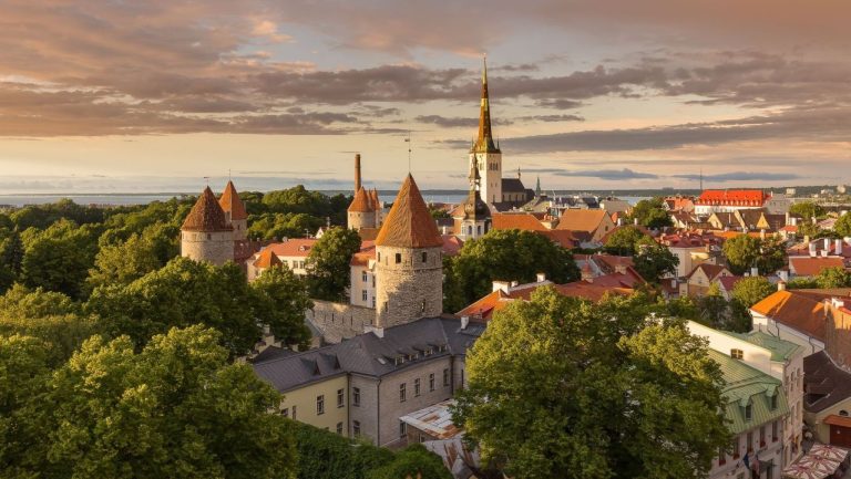 211 тысяч туристов прибыло из Латвии в Эстонию в третьем квартале - это рекорд