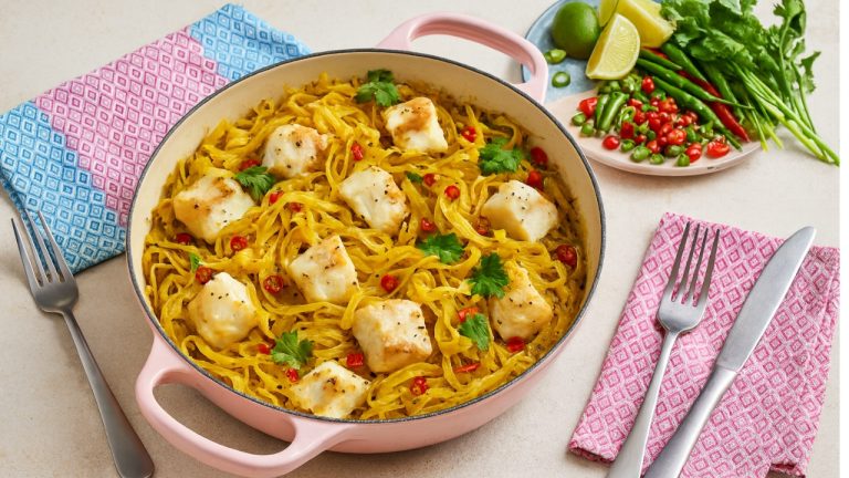 Тайская треска с кокосовой лапшой от Нади Хуссейн: ароматный ужин за полчаса