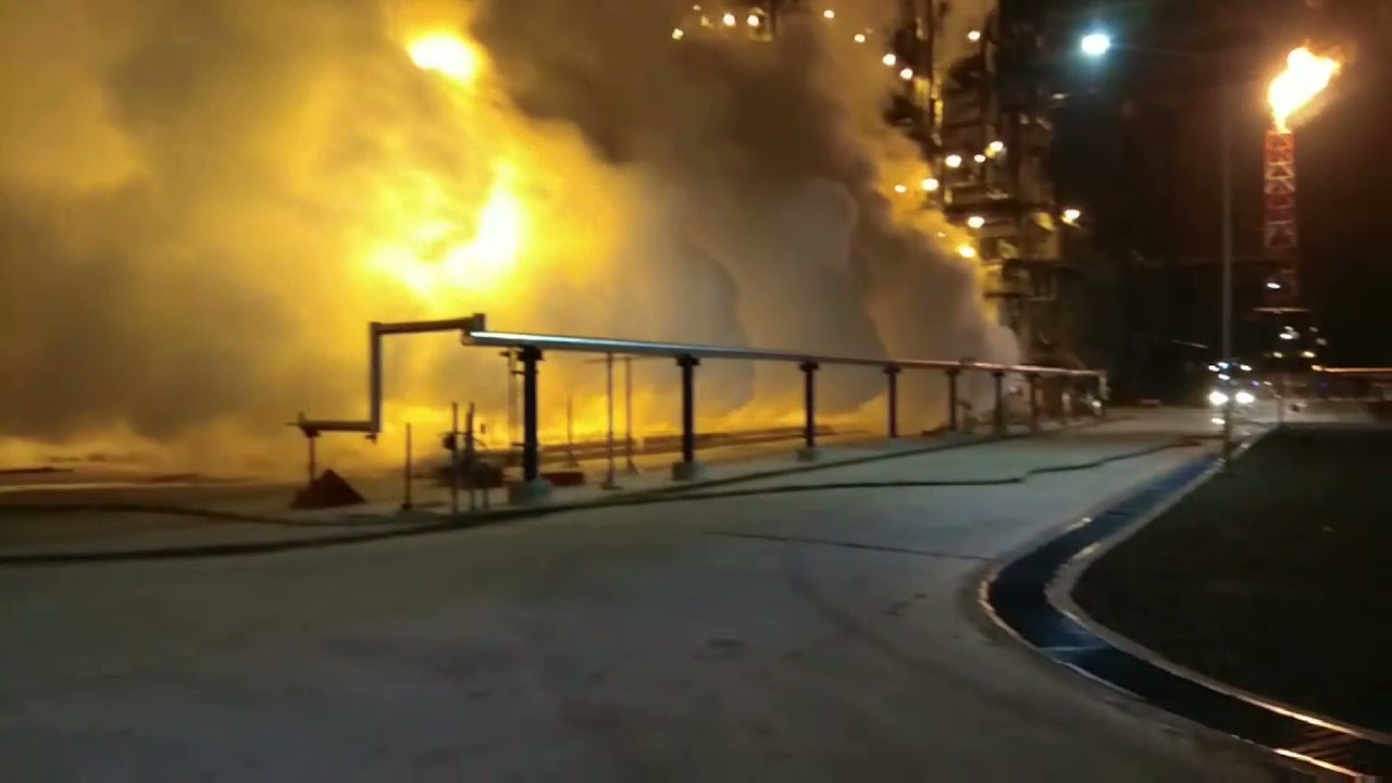 Латвия начала мониторинг воды в Даугаве из-за пожара на НПЗ в Новополоцке