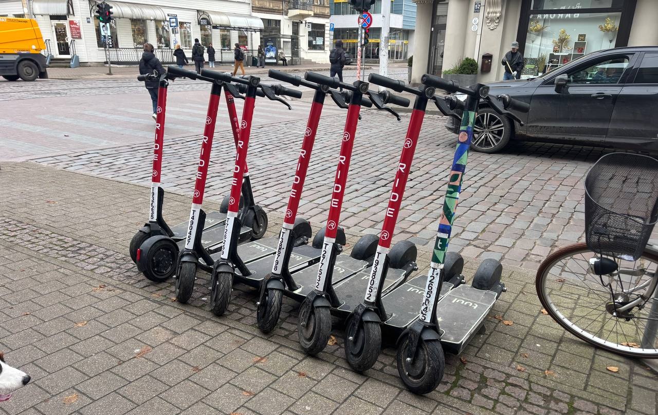 Владельцев моноколес и электроскейтбордов обязали оформлять полис OCTA с 2026 года