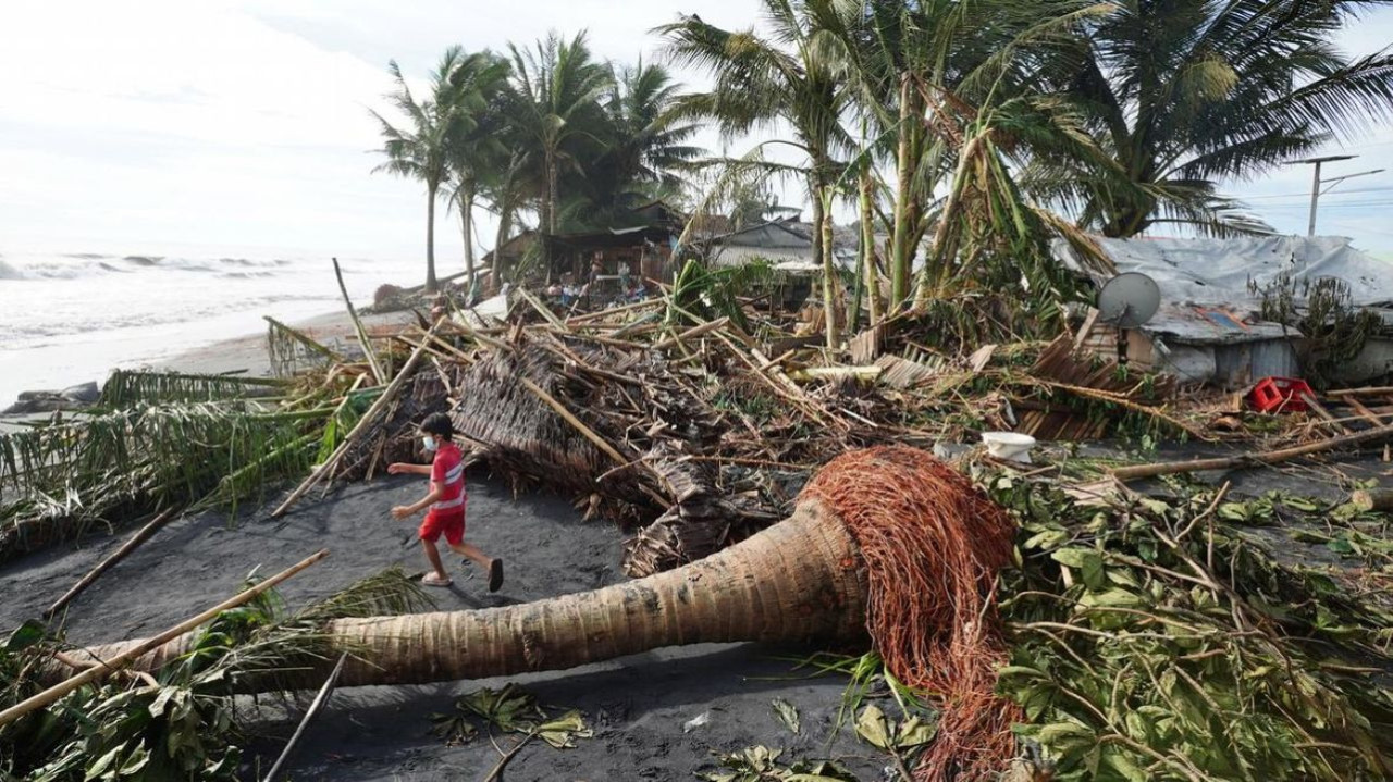 На Филиппины идет супертайфун «Фунг-Вонг»: почти миллион человек эвакуированы