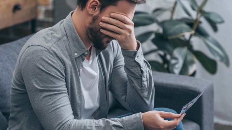 Почему мужчины в Латвии живут горадо меньше, чем женщины