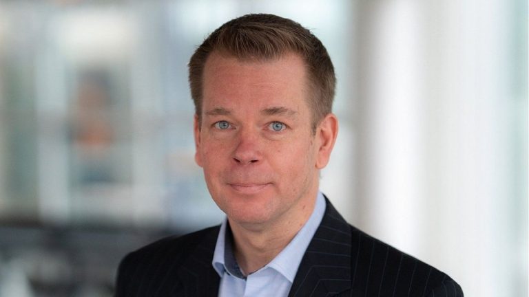 Сегодня приступает к работе новый исполнительный директор airBaltic Эрно Хильден