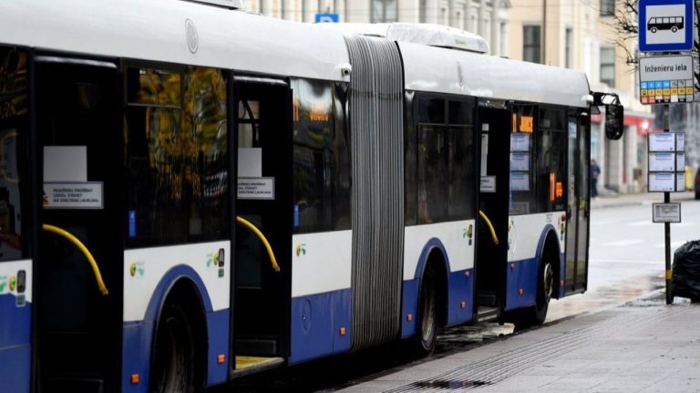 Рижская дума хочет расширить льготы на проезд в общественном транспорте