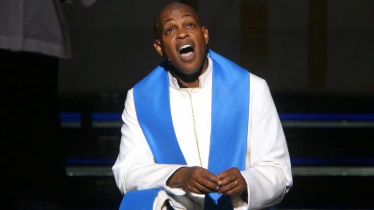 Известного оперного певца и номинанта на «Грэмми» зарезал родной сын