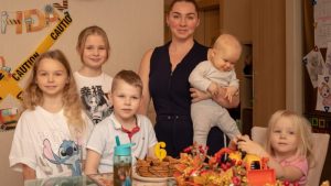 «Зеленая лампа»: на лечение 7-летнему рижанину Алексею из многодетной семьи осталось собрать 400 евро