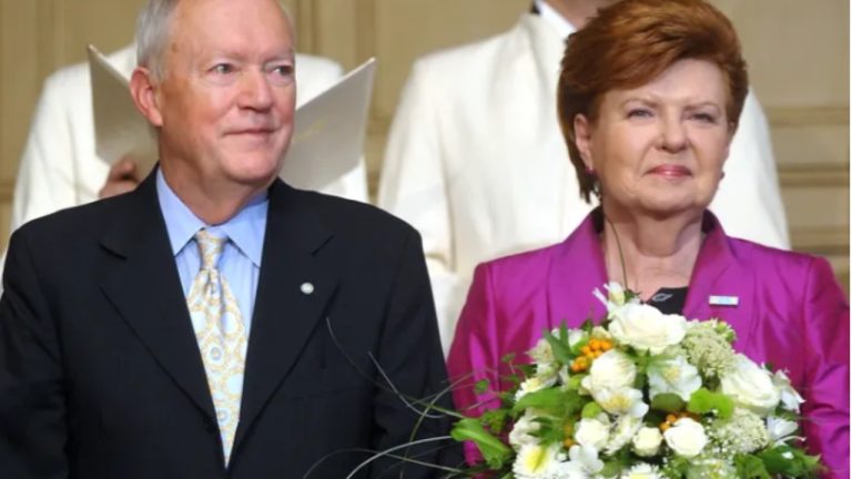 Правда ли, что муж Вайры Вике-Фрейберги помещён в пансионат?