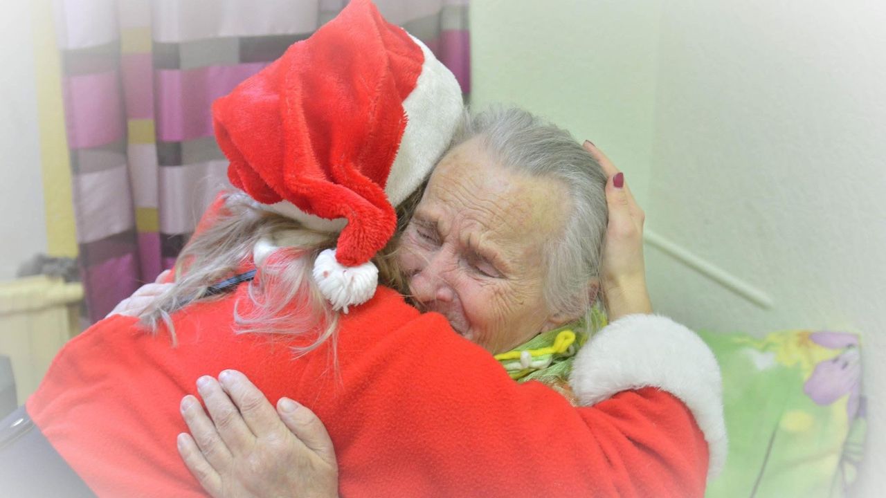 Акция «Ангелы добра»: подарим чудо Рождества одиноким пожилым людям