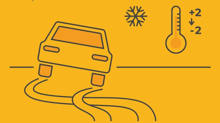 Из-за снега и гололёда в Латвии затруднено движение по автодорогам