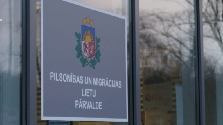 Мошенники выманивают у граждан третьих стран тысячи евро, обещая «легальный статус»