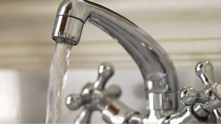 Мошенники под прикрытием «Rīgas ūdens» звонят рижанам и выманивают личные данные