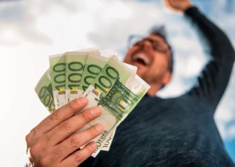 Опрос Swedbank: у четверти жителей Латвии в 2025 году улучшилось финансовое положение