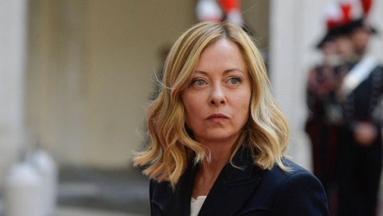 Джорджа Мелони продаст на аукционе подарки от мировых лидеров