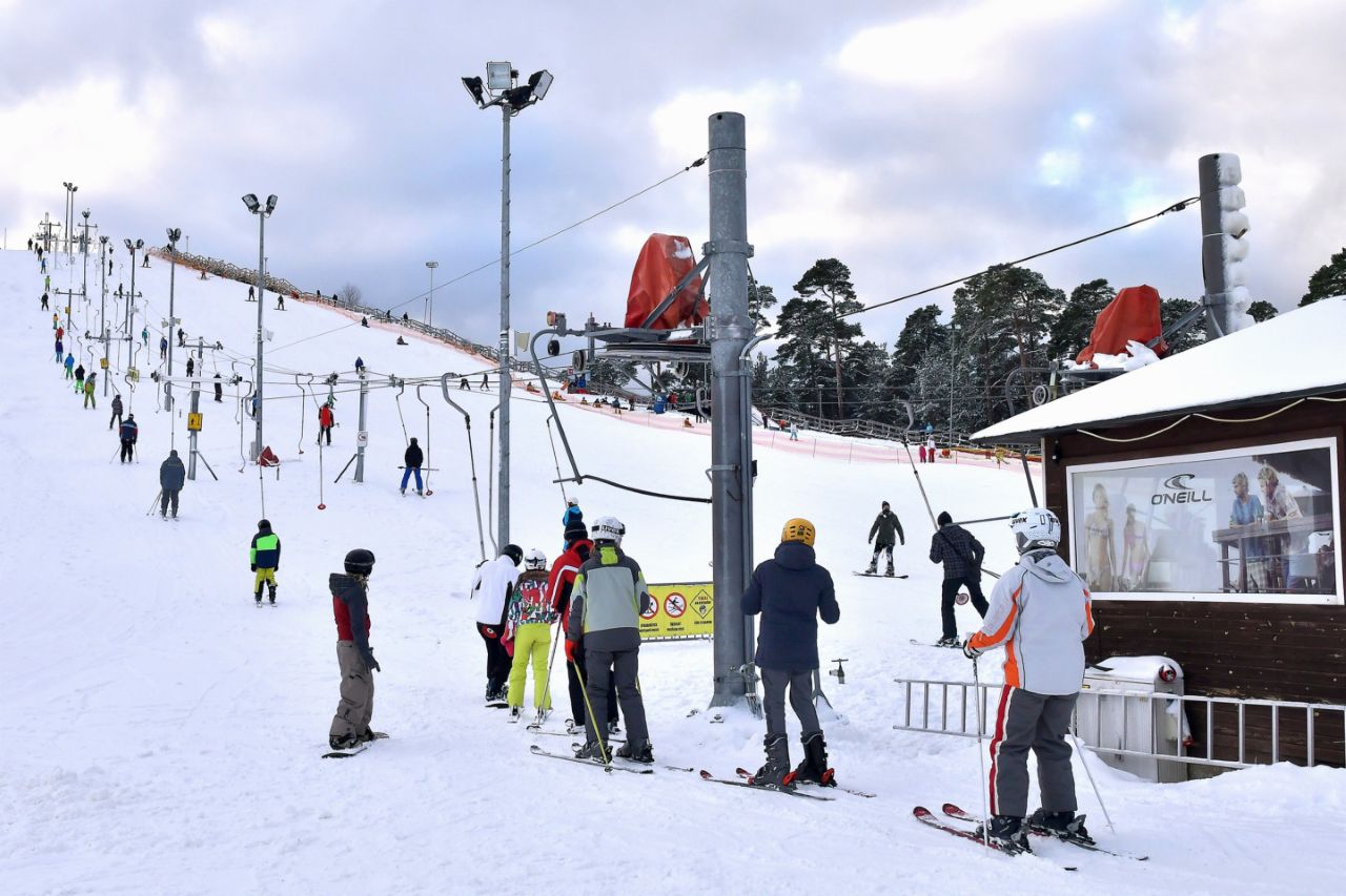 Встречаем Рождество на лыжах: «Гайзинькалнс» и «Бриежкалнс» будут работать в праздничные дни
