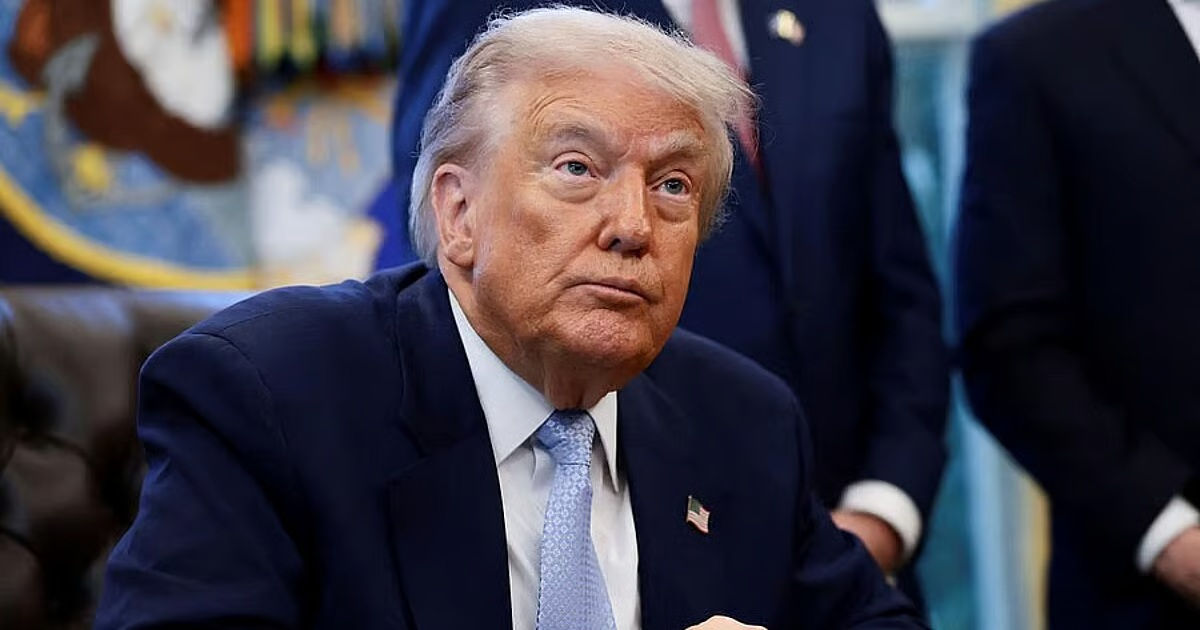 Дальше - пешком: Трамп дал Мадуро неделю на выезд из Венесуэлы и закрыл воздушное пространство