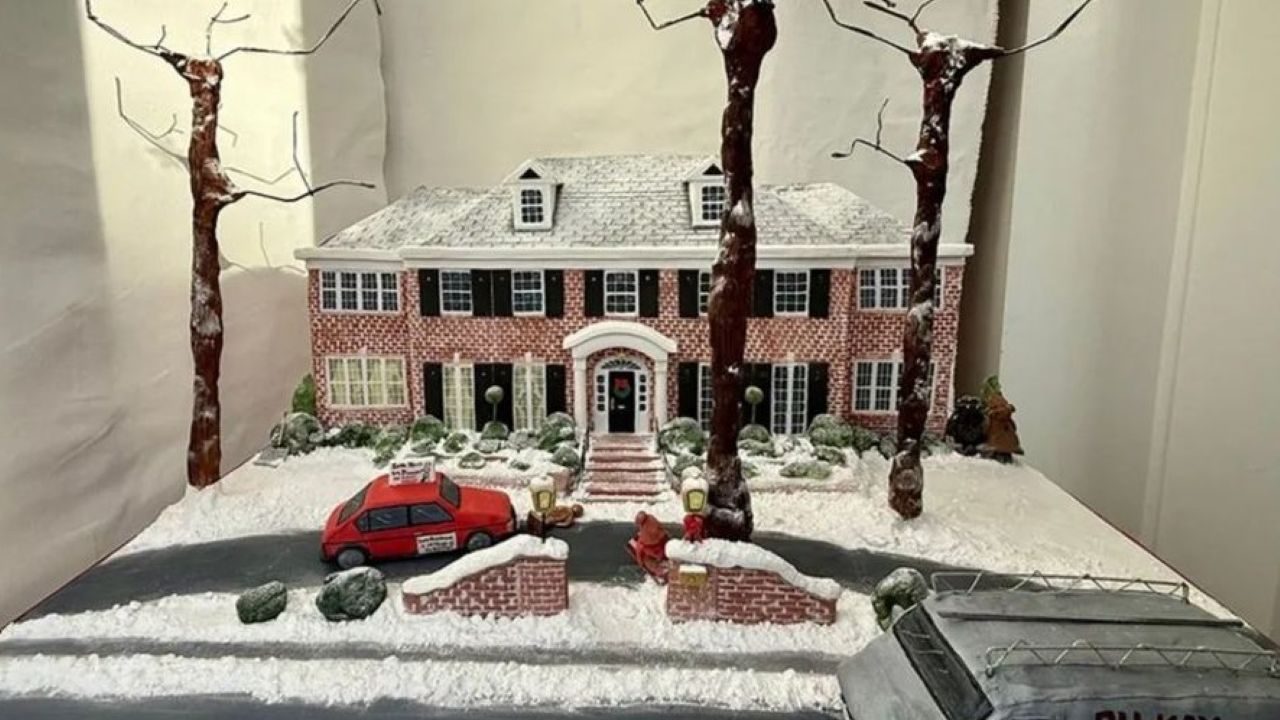 Знаменитый дом из фильма «Один дома» воссоздан в виде торта. Но его не съедят