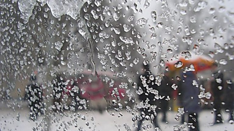 В среду будет облачно и дождливо, местами - мокрый снег