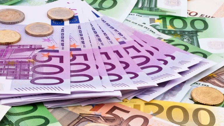 12 млрд евро «скучают» на банковских счетах жителей Латвии