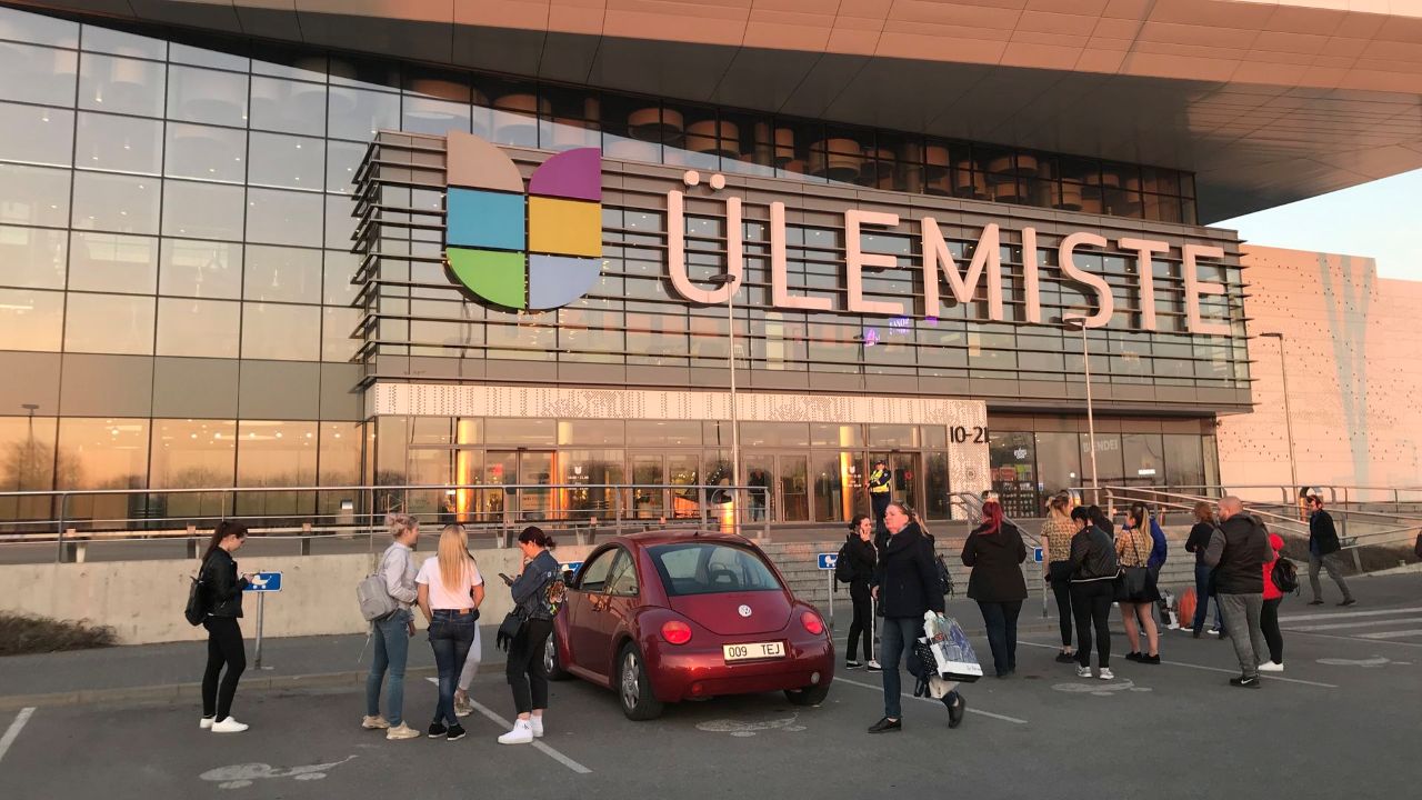 Взрыв в таллинском торговом центре: люди эвакуированы