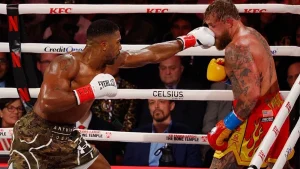 Тур Лионеля Месси в Индию превратился в хаос: фанаты бросали на поле стулья и бутылки