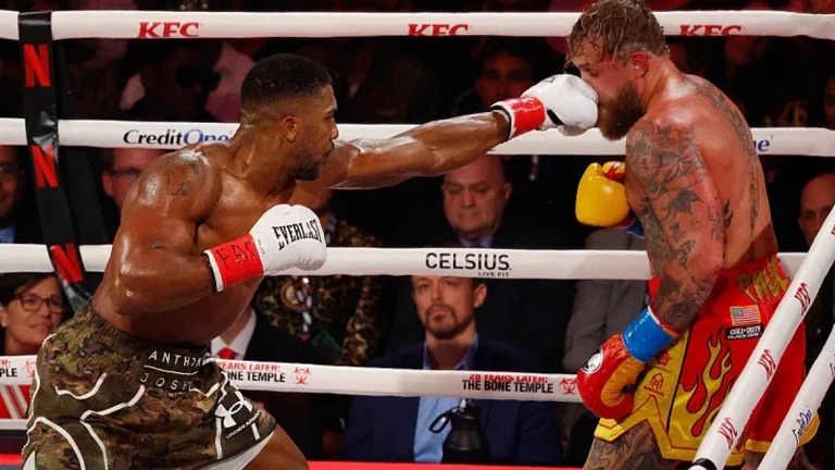 Энтони Джошуа сдержал своё обещание и победил Джейка Пола нокаутом, сломав ему челюсть (ВИДЕО).