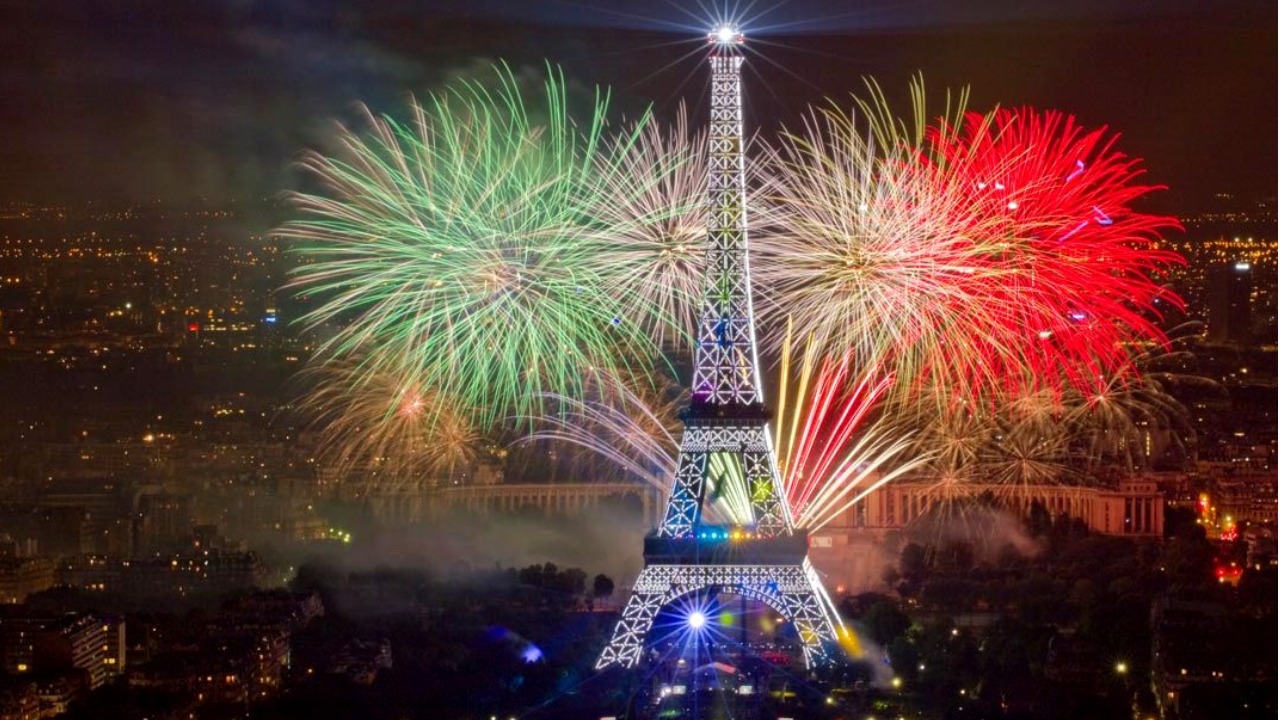 Париж отменил массовые празднования Нового года из-за угроз беспорядков