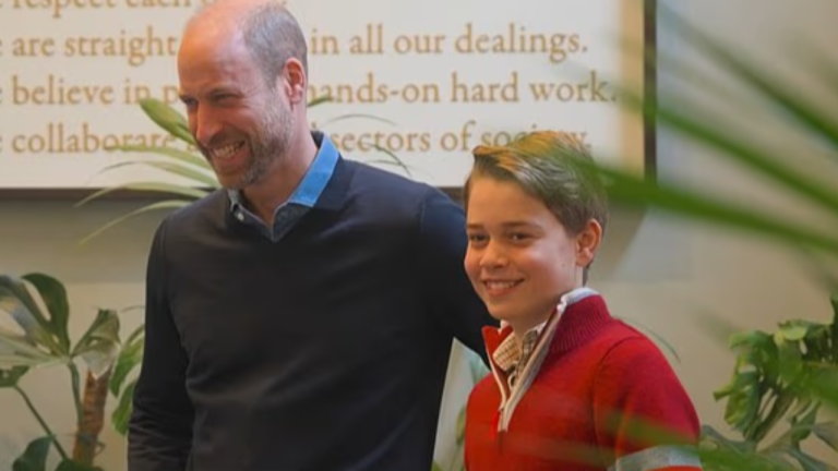 12-летний принц Джордж готовит рождественские обеды для бездомных вместе с отцом Уильямом