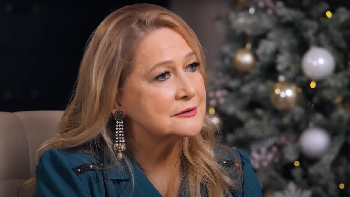 Анна Седокова объяснила, как понять, что мужчина дурак: «Он не подарил тебе ничего кроме цветов. Ни плюшевого мишку, ни змею Bvlgari»