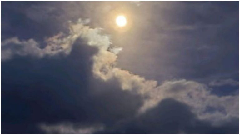 Синоптики обещают, что солнце все-таки проглянет сквозь тучи!