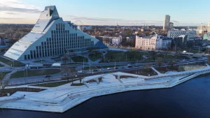 Старая Рига готовится к праздникам: график перекрытий дорог к Новому году