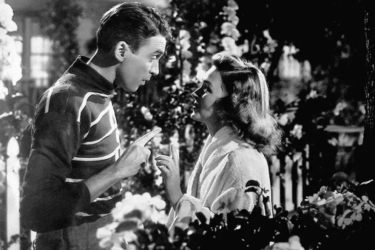 Нейросети выбрали лучший рождественский фильм: классика 1946 года обошла «Один дома»