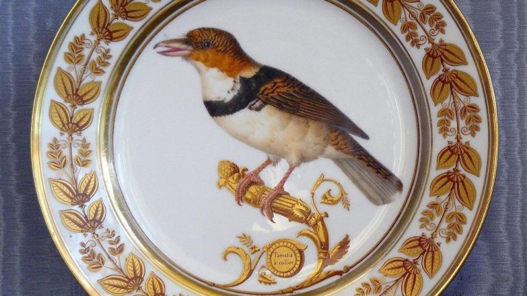 Музейную посуду, украденную из Елисейского дворца, нашли на маркетплейсе