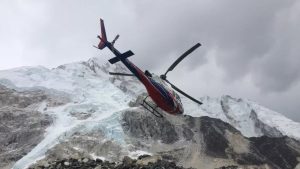 Принцессы Кэтрин и Шарлотта сыграли дуэтом на рождественском концерте: мать играла левой рукой, дочь - правой (видео)