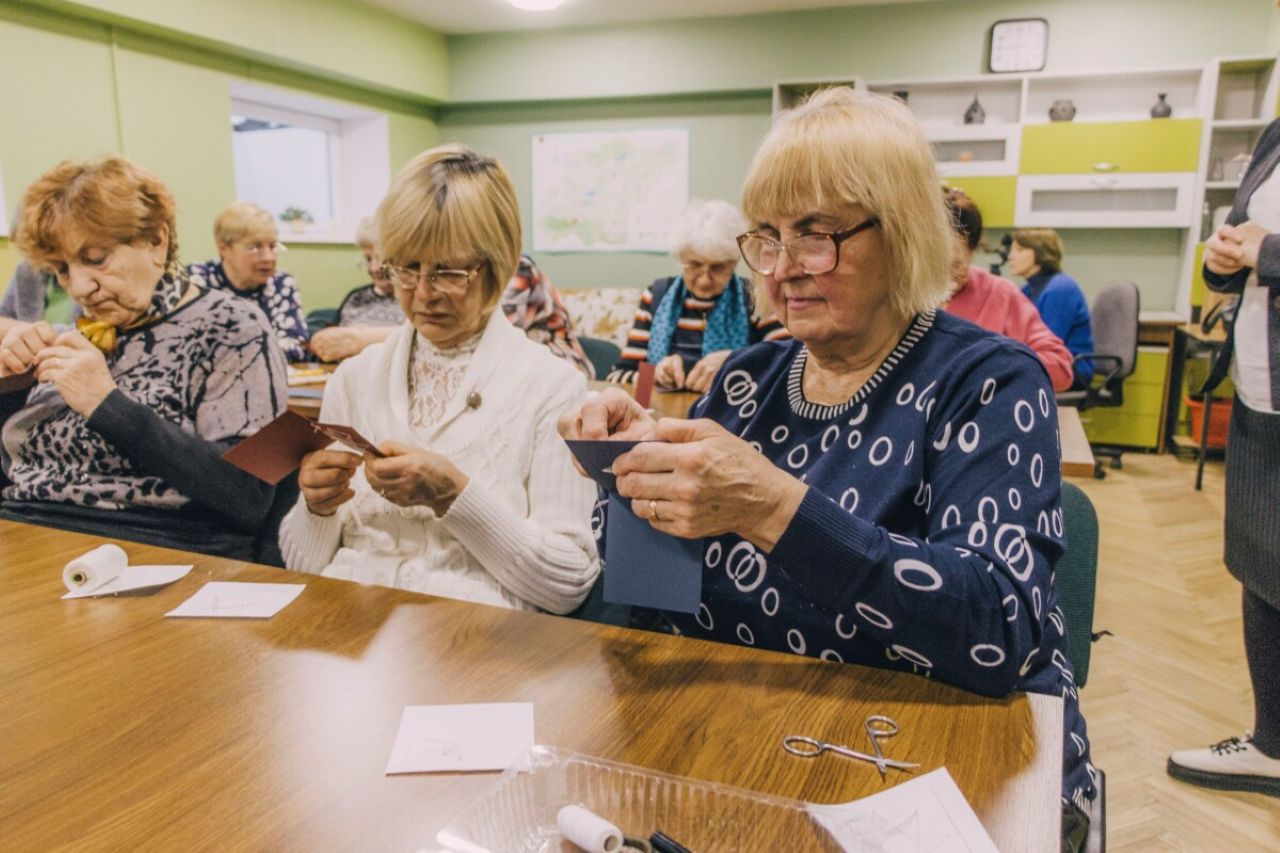 В 2026 году в Латвии откроют двери 25 школ для сеньоров: чему там будут учить